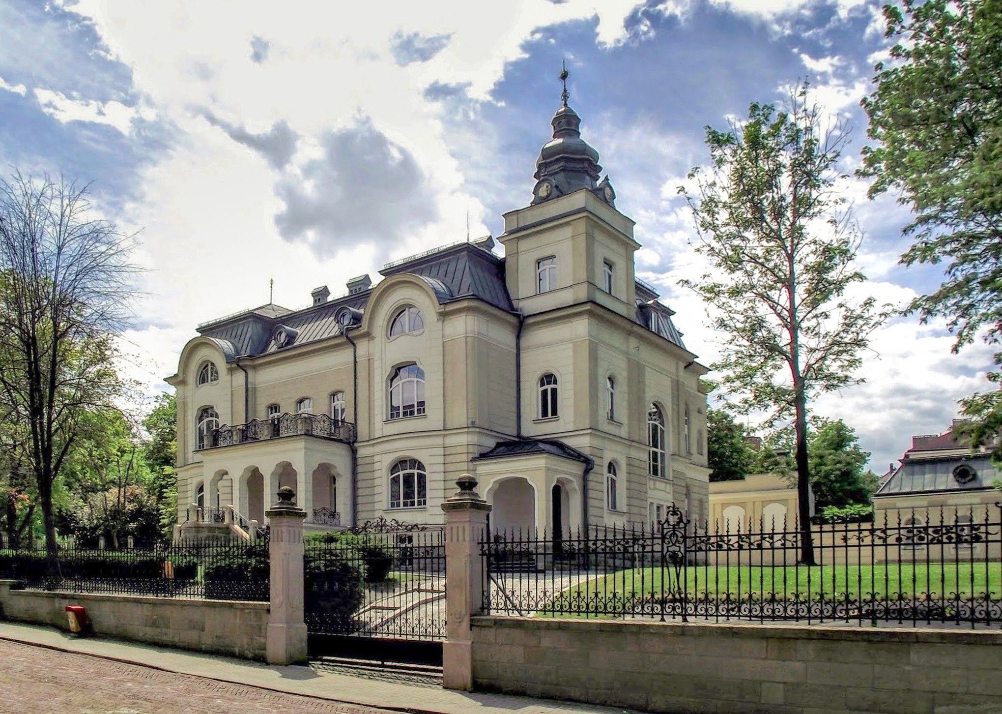 Photos Mansion of Textile Manufacturer Herrmann Schneider in Bielsko-Biała – Historic Landmark in Poland