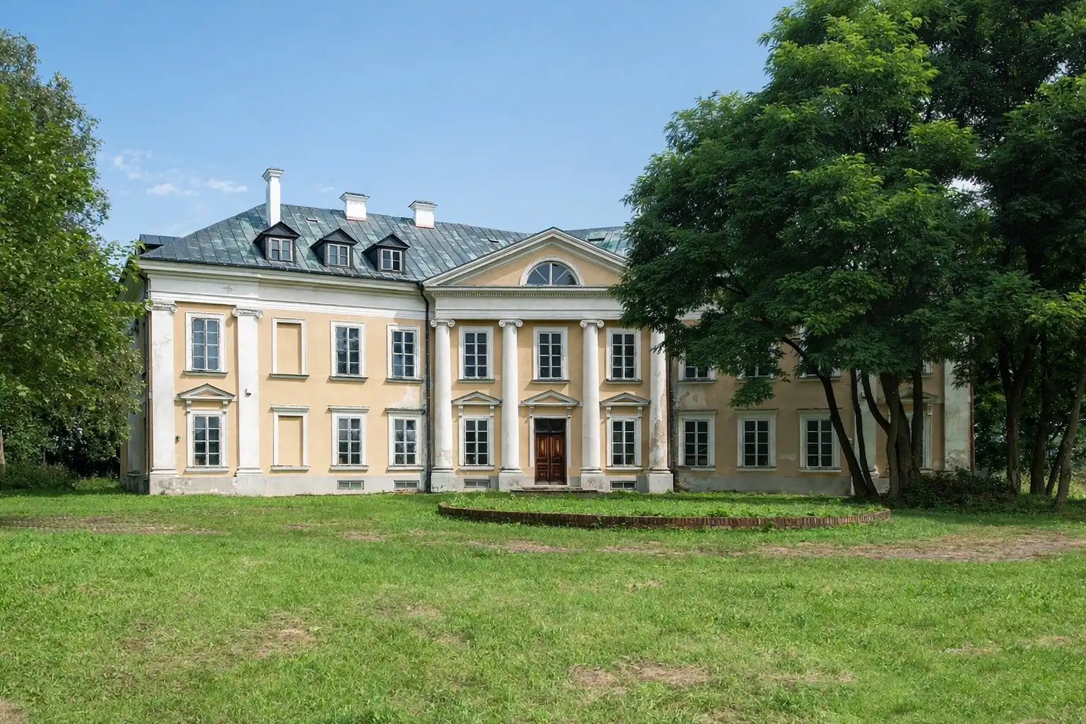 Billeder Klassicistisk herregård nord for Warszawa