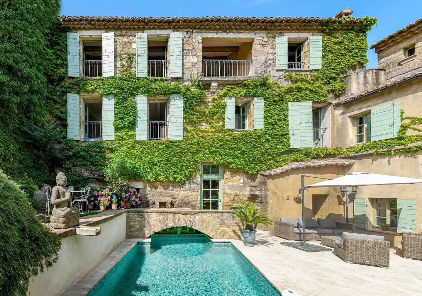 Photos Character Townhouse near Uzès from the 16th and 19th Century with Garden and Pool