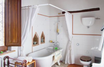 Country home for sale 06062 Città della Pieve, Umbria, Bathroom