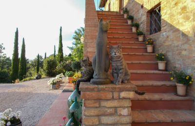 Country home for sale 06062 Città della Pieve, Umbria, Staircase