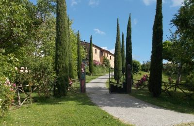 Country home for sale 06062 Città della Pieve, Umbria, Access