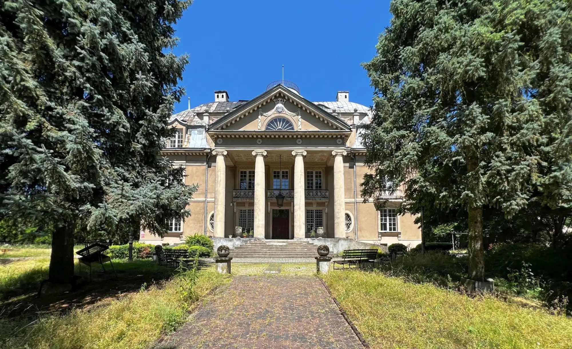 Billeder Slot i Łubie: Nyklassicistisk ejendom i Schlesien