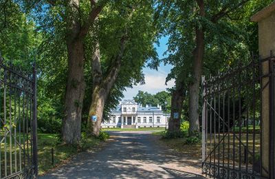 Manor House Ojrzanów, Mazovia