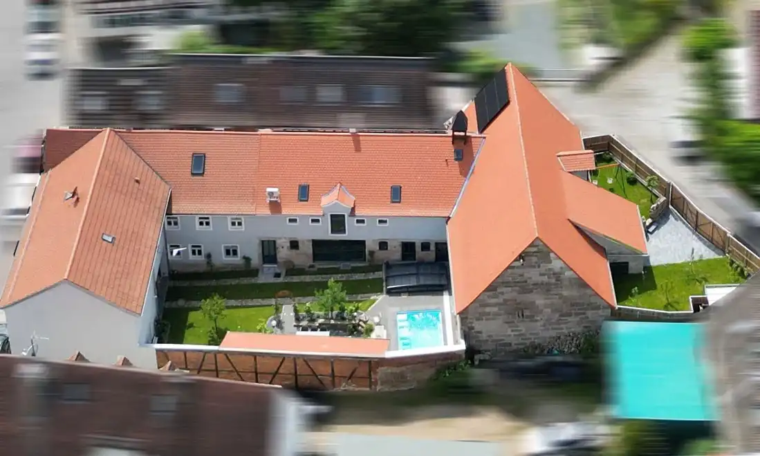 Photos Exklusiv sanierte Hofanlage aus dem 18ten Jahrhundert mit gehobener Ausstattung in Fürth