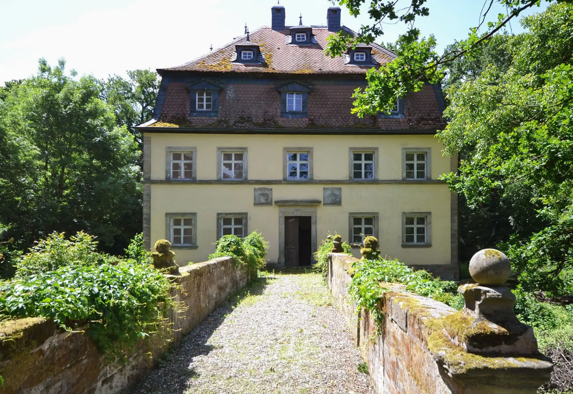 Photos Hain Castle in Bavaria with Large Estate