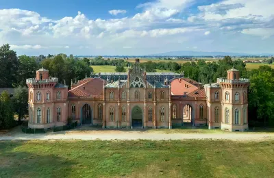 Buying a historic property abroad: save money with a currency broker, Photo 1