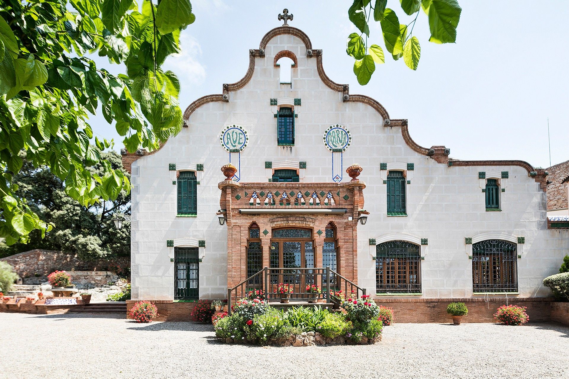 Photos Can Borrell Estate with palace and 157 hectares of land 