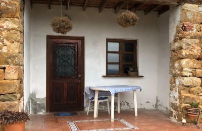 Country home for sale Niévares, Asturias, Eingang
