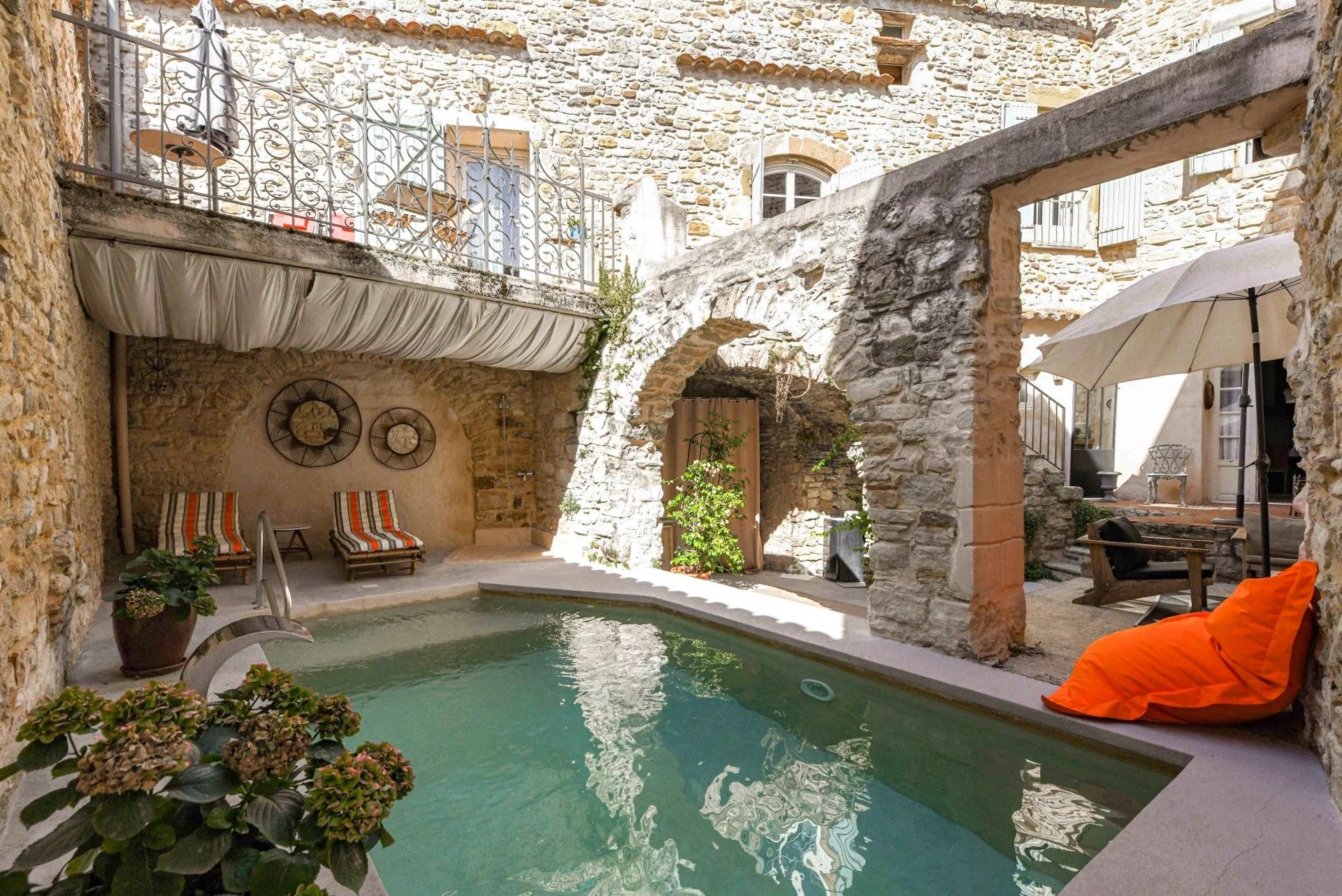 Photos House of character with historic Charm, pool and terrace near Uzès