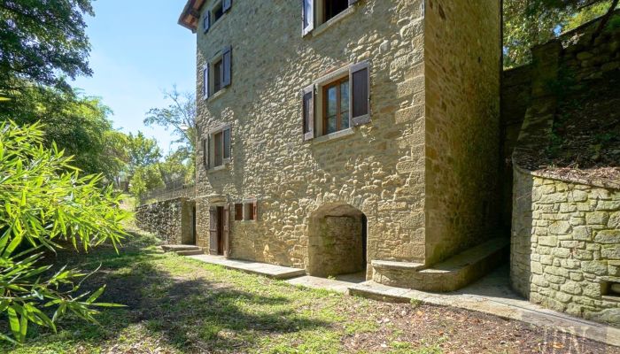 Former mill near Cortona in nature setting