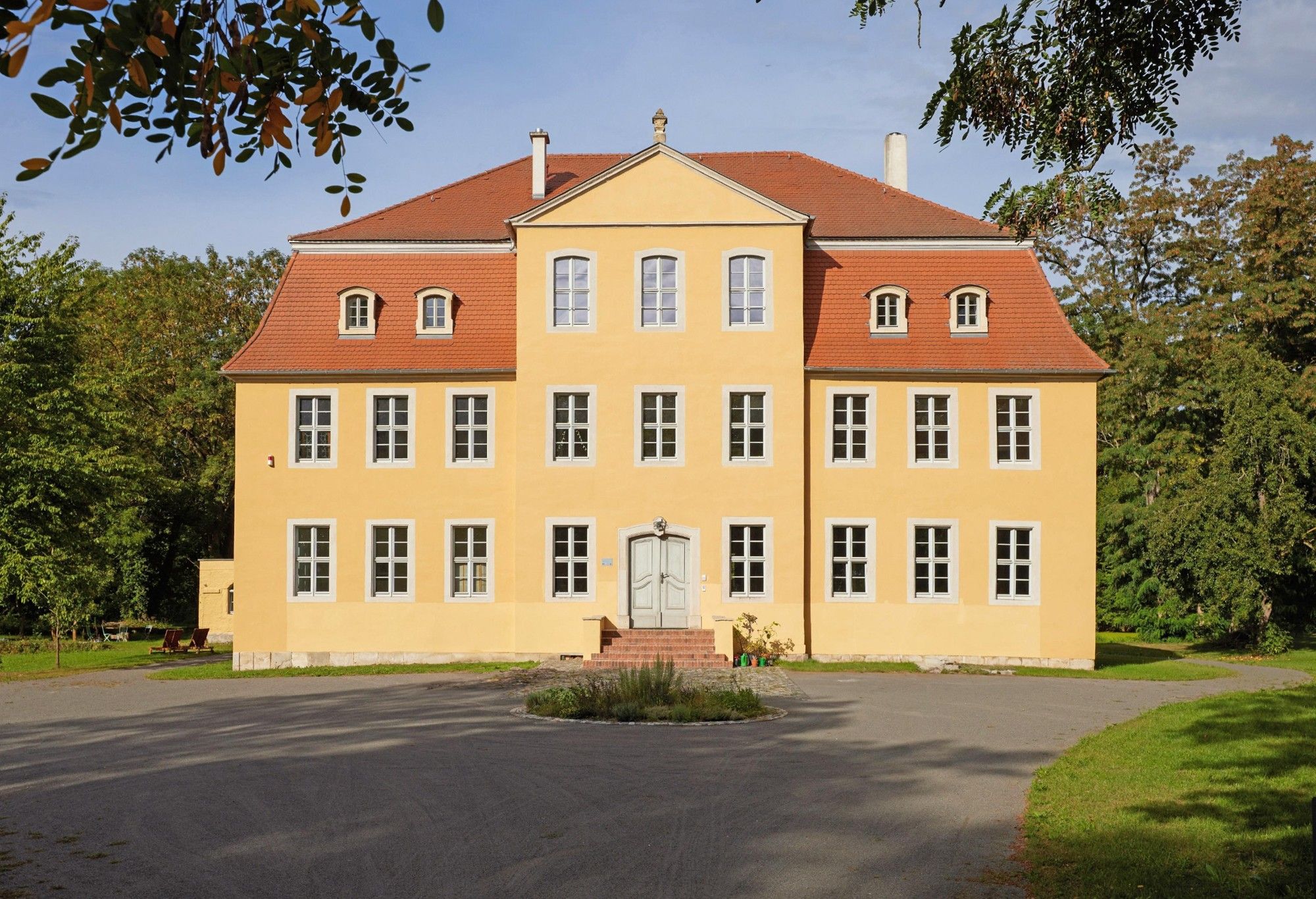 Photos Baroque castle with lake near Leipzig