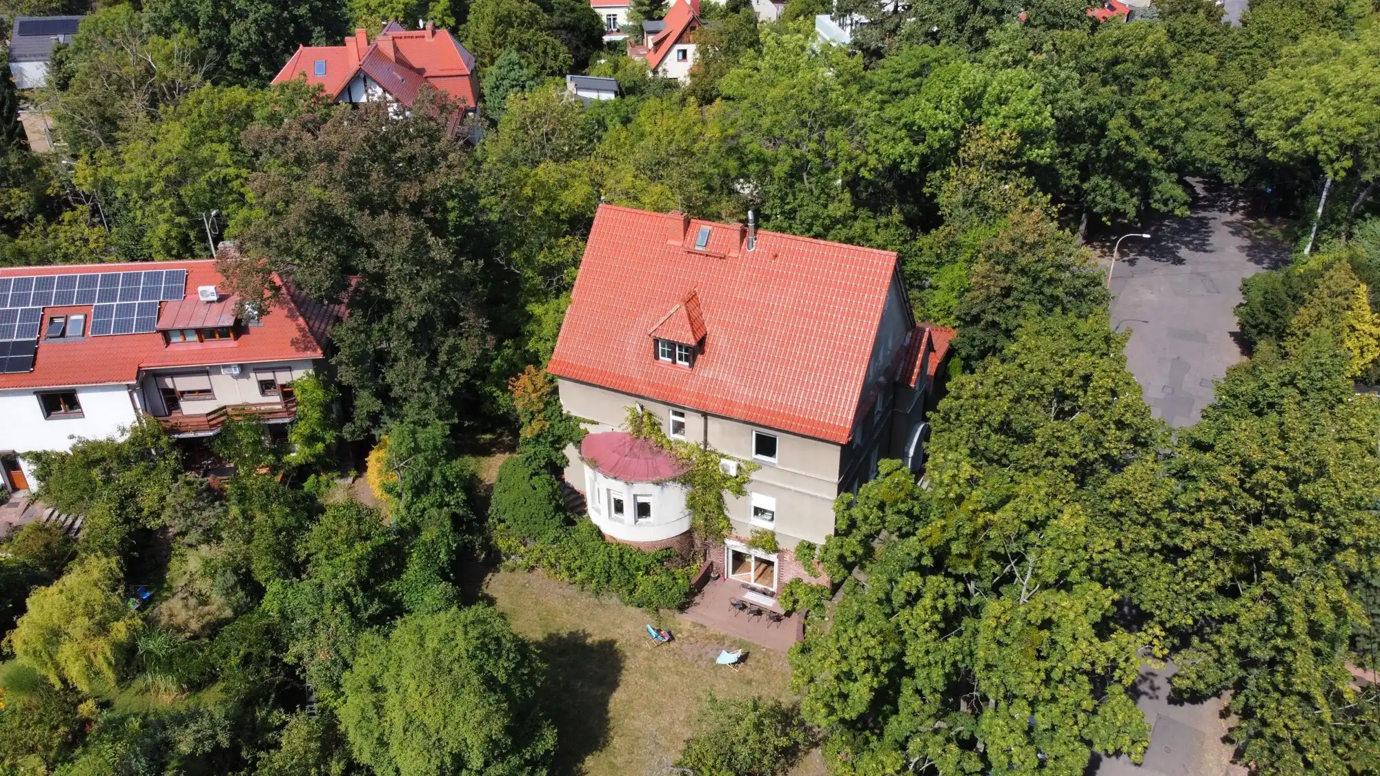Photos Villa from 1919 in Wrocław with Garden and Commercial Unit