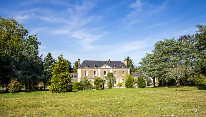 Historic property for sale Couëron, Pays de la Loire,  France
