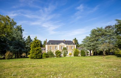 Historic property for sale Couëron, Pays de la Loire, Photo 1/16