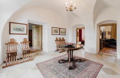 Castle for sale 4693 Desselbrunn, Upper Austria, Der lichtdurchflutete Flur im zweiten Obergeschoss