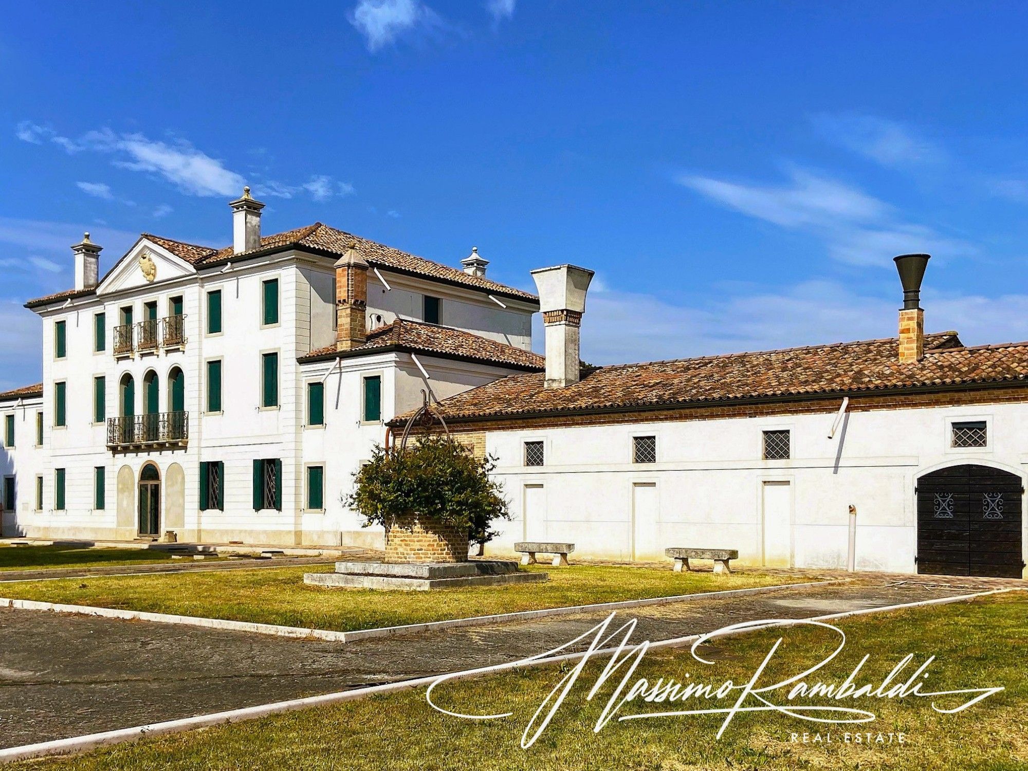 Photos Italian Villa in Paviole with park, Veneto, close to the coast, 24 rooms
