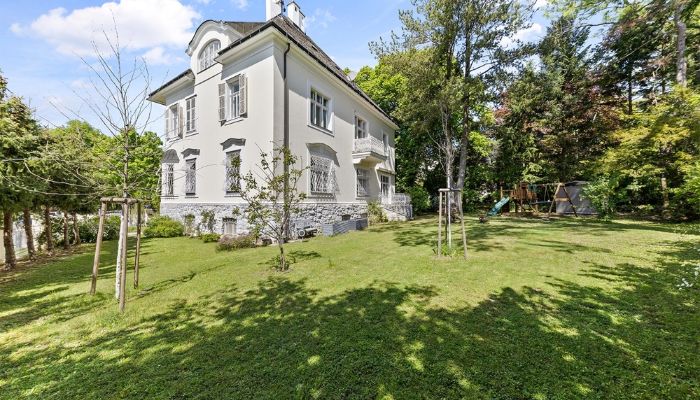 Turn-of-the-Century Mansion in Gersthof Embassy District, Vienna