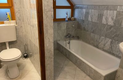 Castle for sale 84375 Kirchdorf am Inn, Hofmarkstraße 2, Bavaria, Einliegerwohnung im EG: Bad und WC (Carrara-Marmor und FBH)