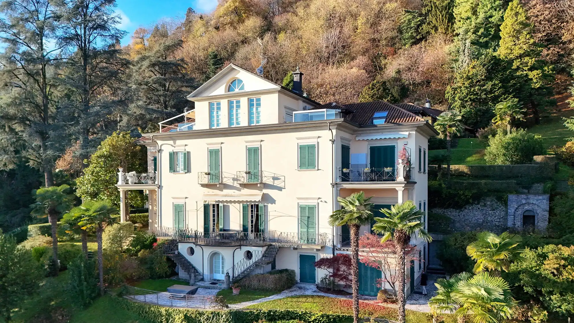 Lake view apartment in historic villa in Meina, Via Strisce 28, Period apartment