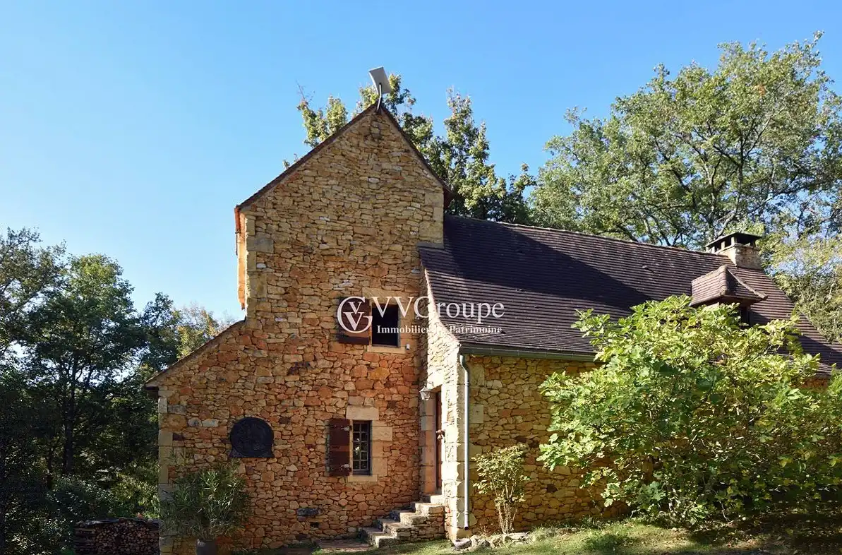 Photos Renovated 17th-century home on 6 acres with garage