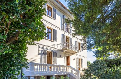 Historic estates, In the hills of Antoliva: Historic villa with lake view