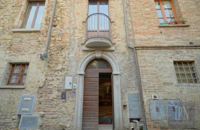 Period apartment for sale Città di Castello, Umbria, Photo 3/24