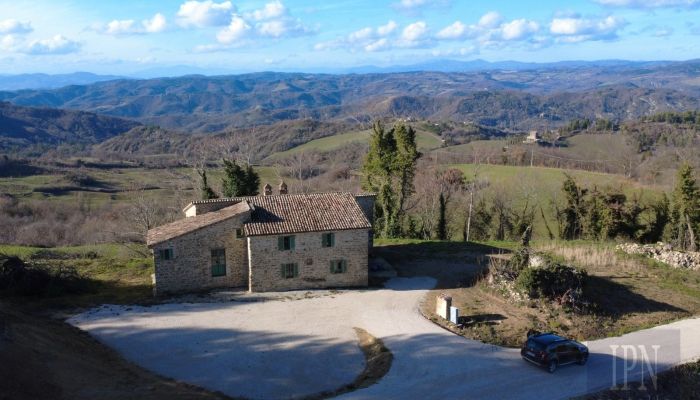 Landhus til salg 06026 Pietralunga, Umbria