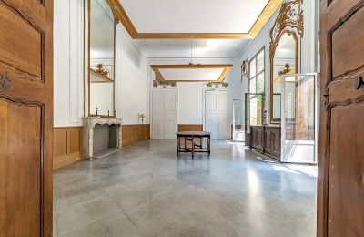 Historic estates, Apartment with garden in historic residence