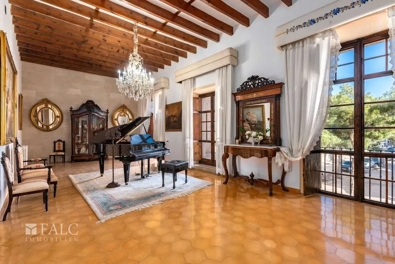 Billeder Præstisjefyldt historisk bypalæ i Campos