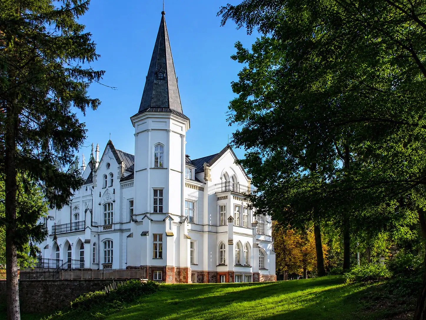 Photos Victoria's Palace – Gothic Revival estate in southwestern Poland