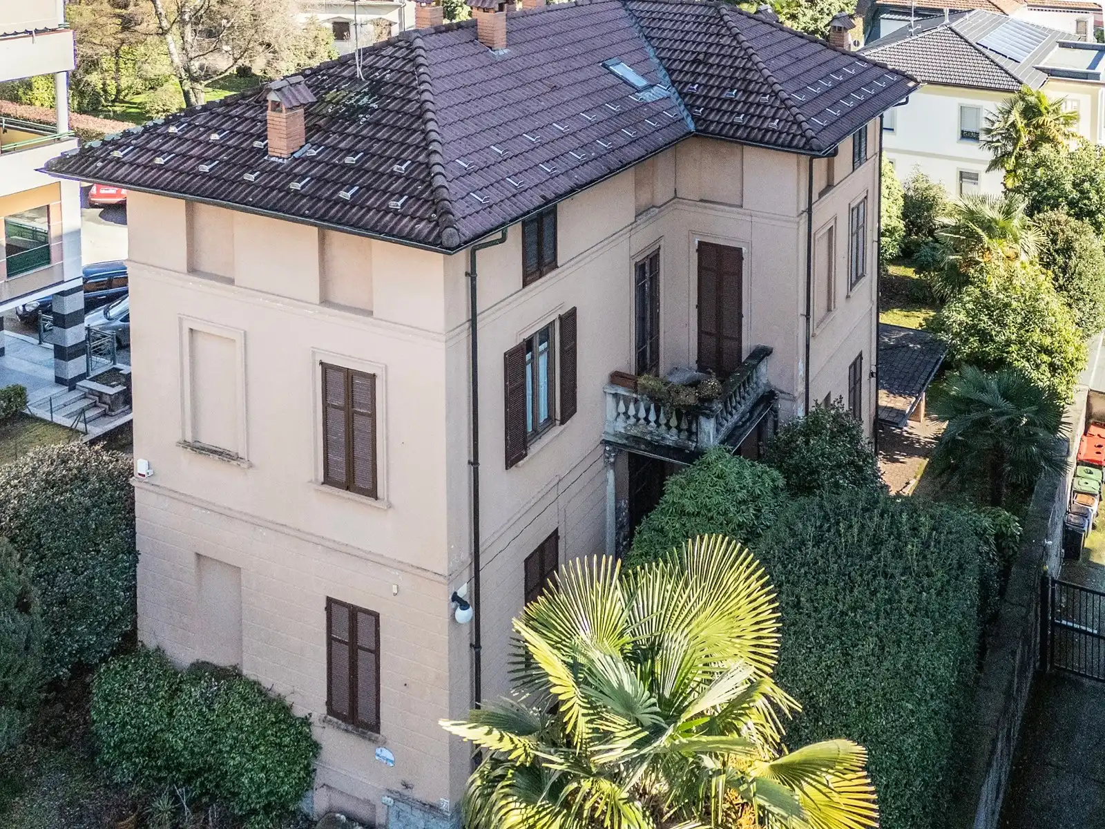 Photos Detached grand historic house in Intra with private garden