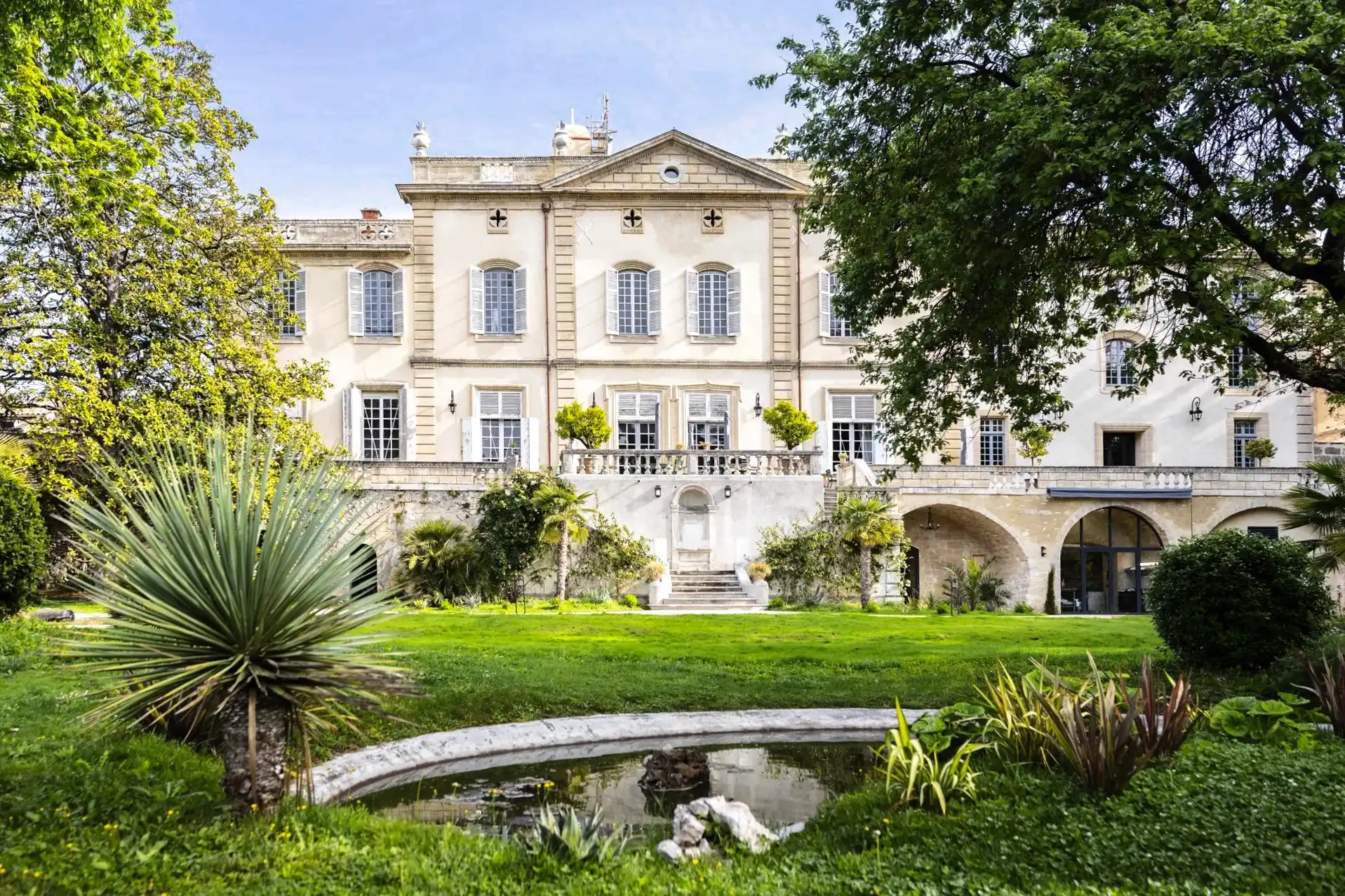 Photos Restored medieval château in french classical style "Louis XVI" - Gardon, Languedoc