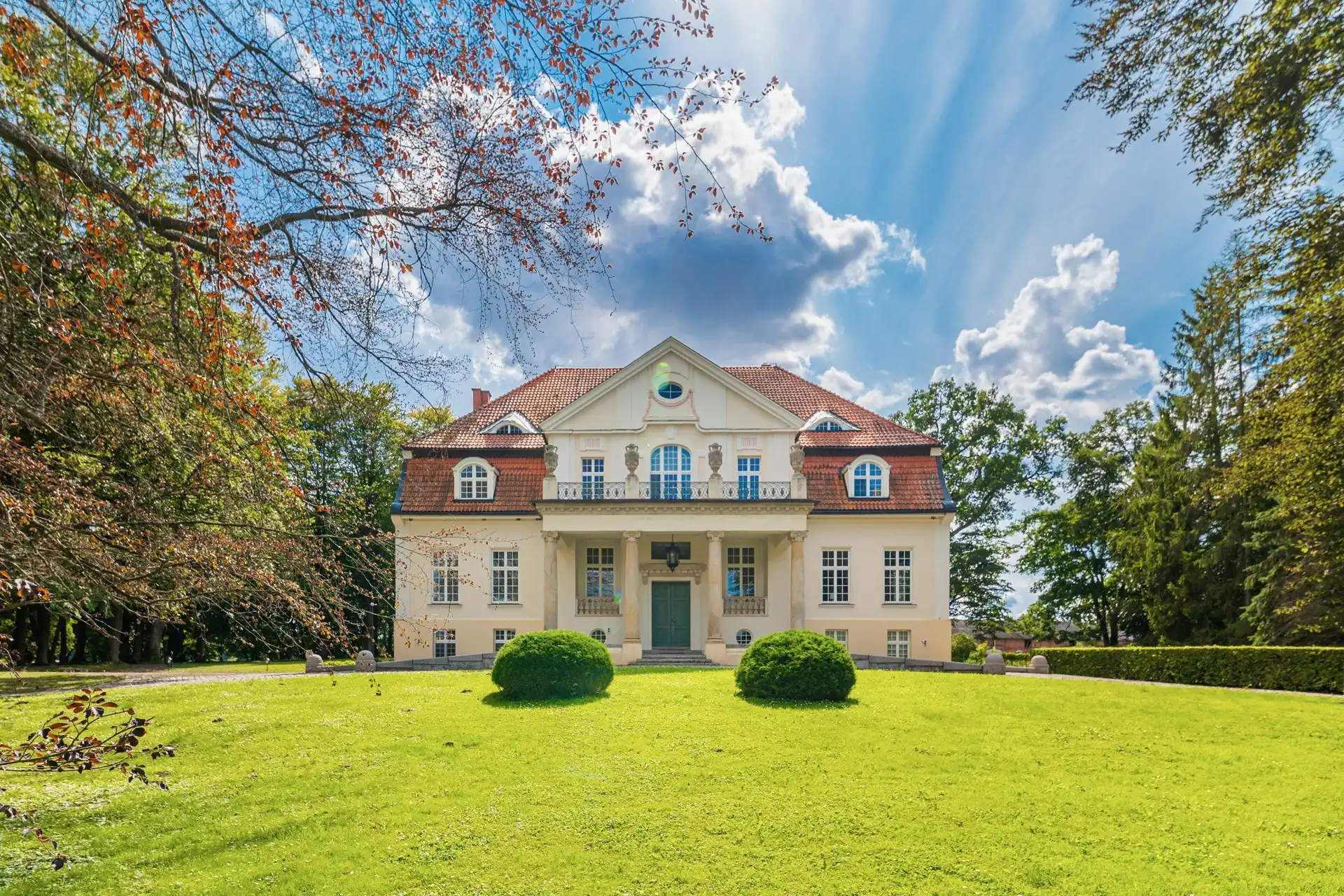 Photos Manor estate with neoclassical mansion in the Warmia-Pomerania region – 62 acres