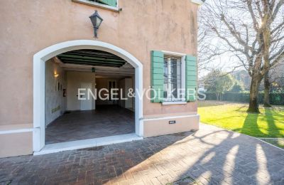 Manor house for sale Suzzara, Lombardy, Garage