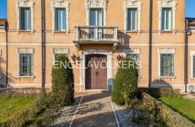 Manor house for sale Suzzara, Lombardy, Refurbished Facade
