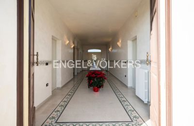 Manor house for sale Suzzara, Lombardy, Carriage entrance
