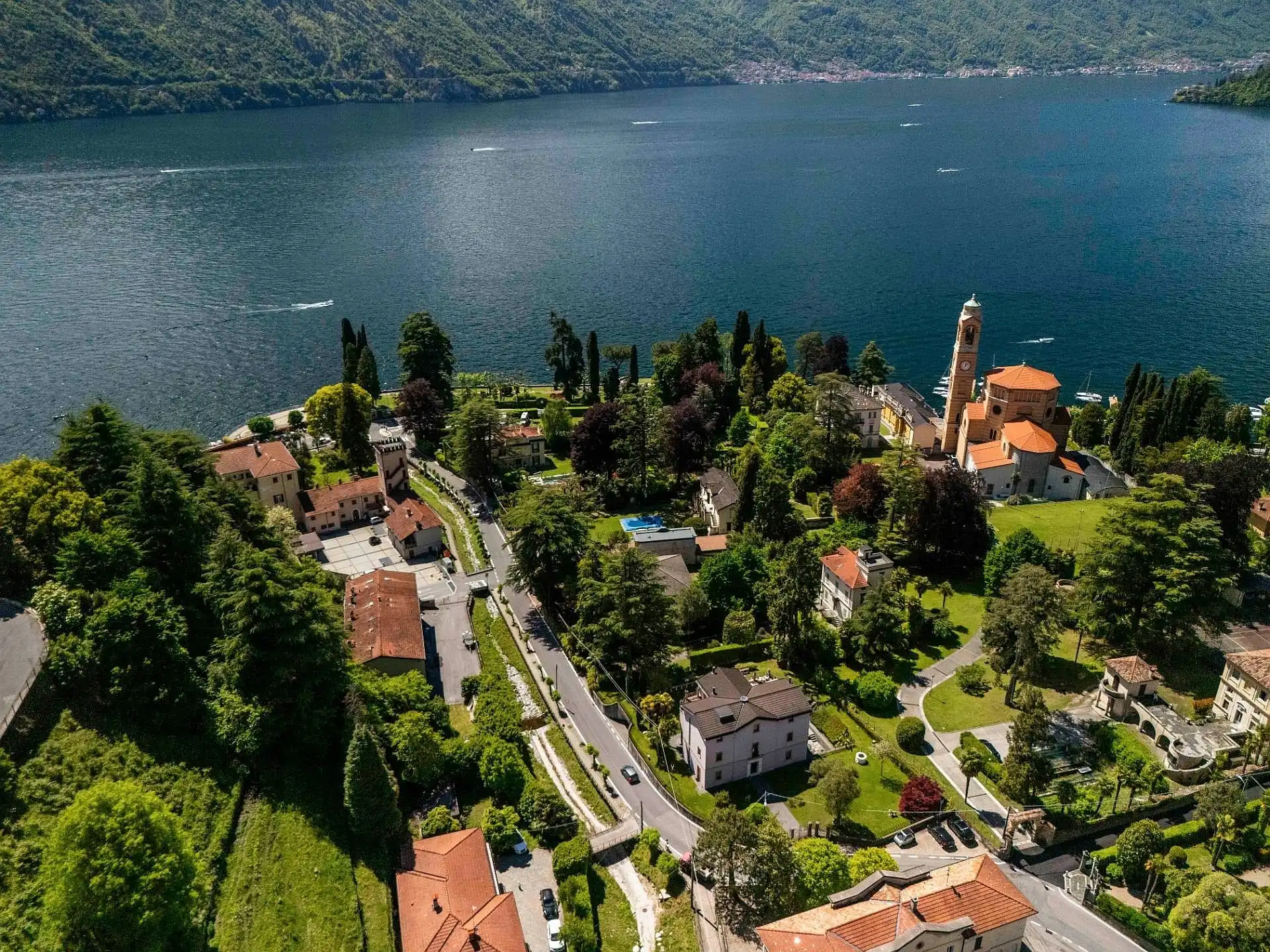 Photos Historic residence on Lake Como with garden and spa