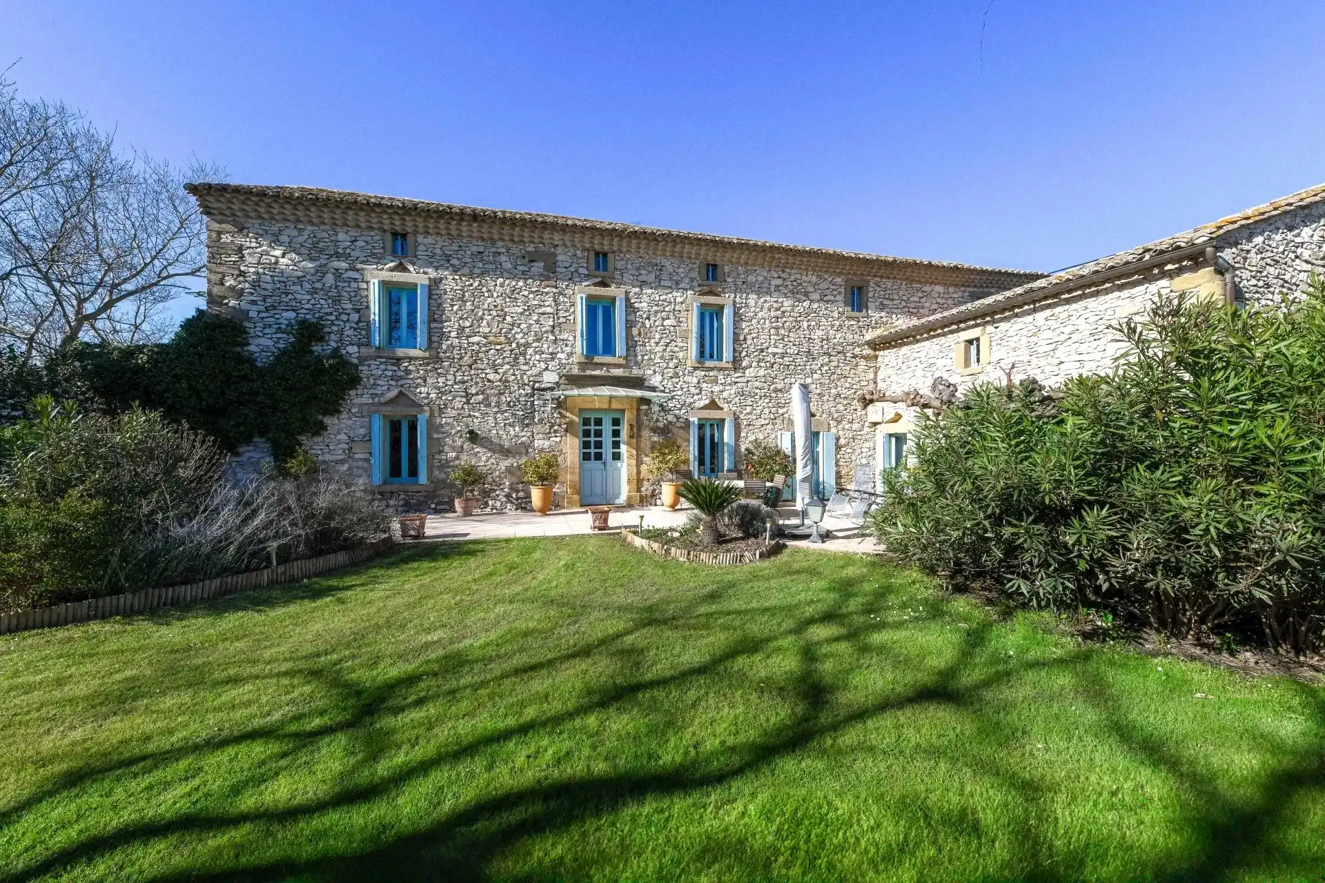 Photos Provençal mas near Uzès with guest houses, landscaped grounds and pool