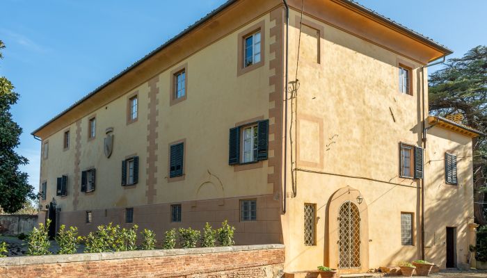 Historic residence with frescoed chapel - Hospitality project in Tuscany