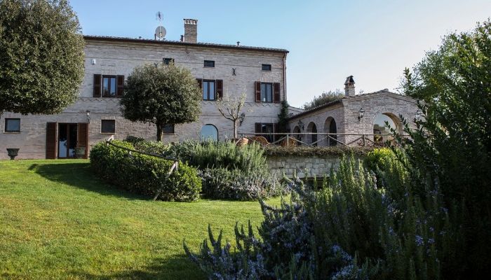 Château · Fermo