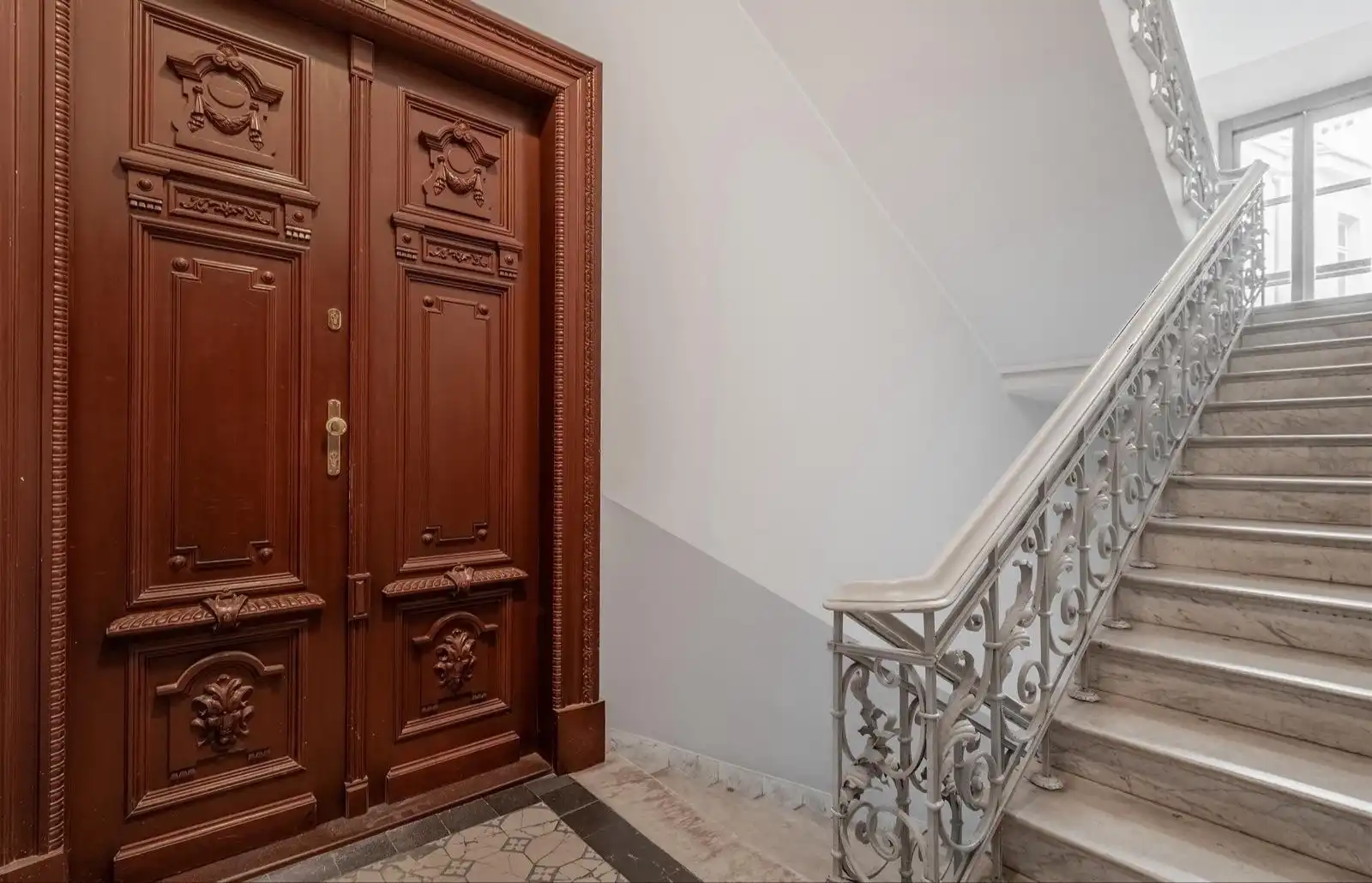 Photos Pre-war apartment near Three Crosses Square in Warsaw