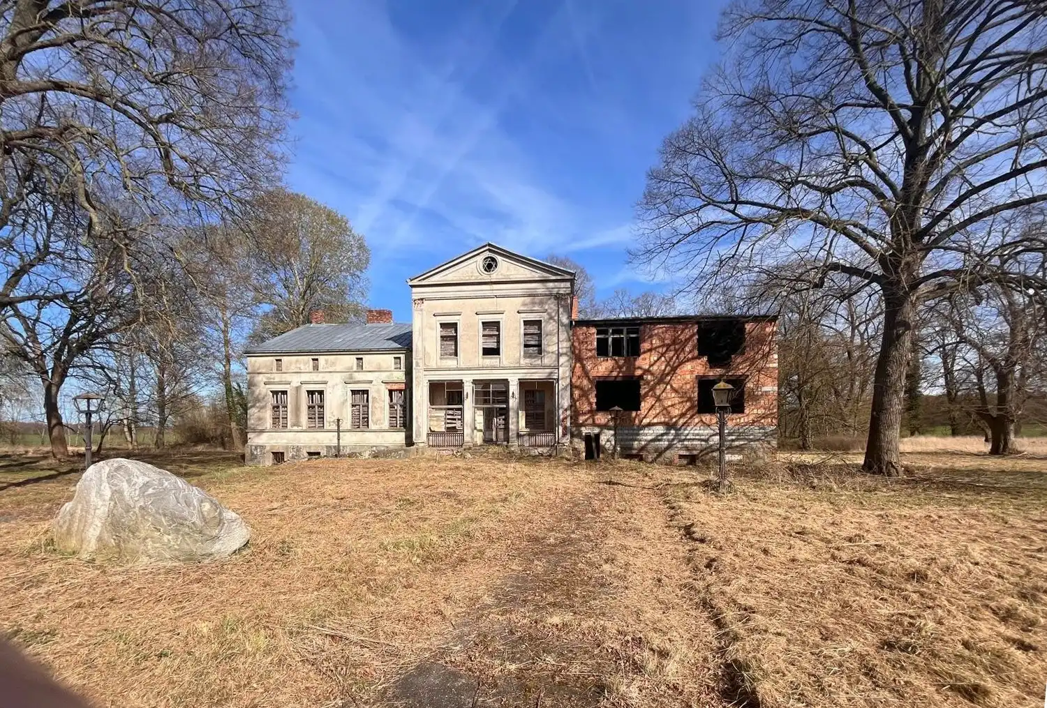 Photos Neoclassical Manor house in West Pomerania near the Baltic Sea