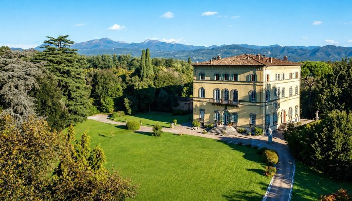 Historic 16th-century estate with Renaissance frescoes in Lucca