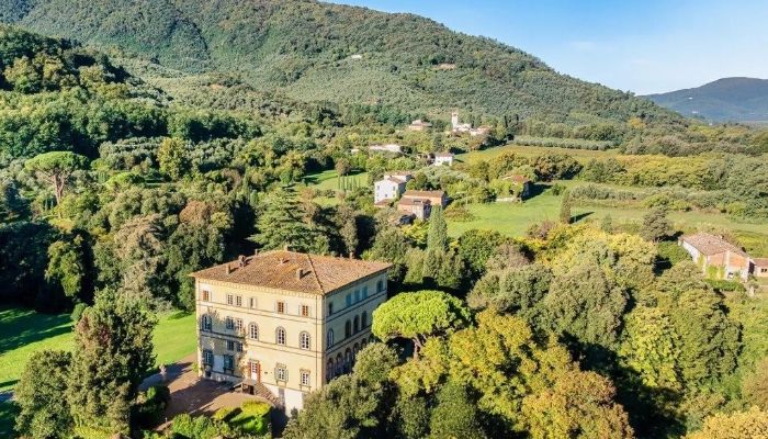 Period mansion for sale Lucca, Tuscany
