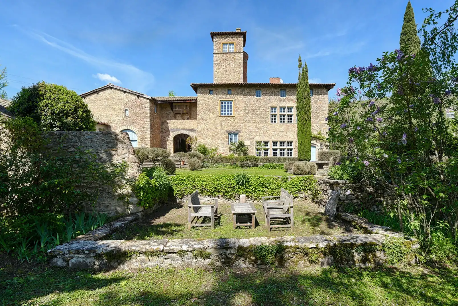 Photos Manor house with tower, chapel and gardens north of Lyon