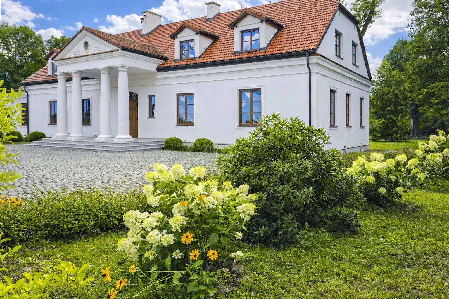 Photos 19th-century manor house and landscape park in Strzegocin