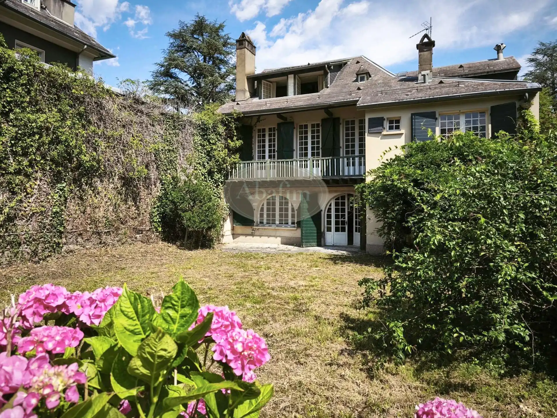 Photos Traditional period house with mountain views in Bagnères-de-Luchon
