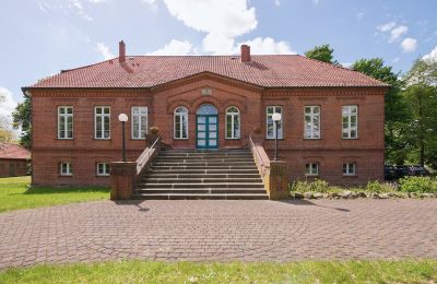 Manor house for sale 19073 Zülow, Dorfplatz 8, Mecklenburg-West Pomerania, Front view