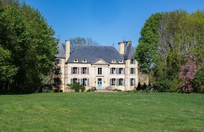 Historic estates, Château in Normandy near Caen - 8.5 hectares, listed property